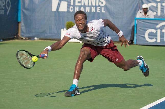 Gael Monfils (France) withstood the big serves of 6'11" Ivo Karlovic (Croatia) to mount a dramatic comeback victory to take the men's singles championship in three sets.