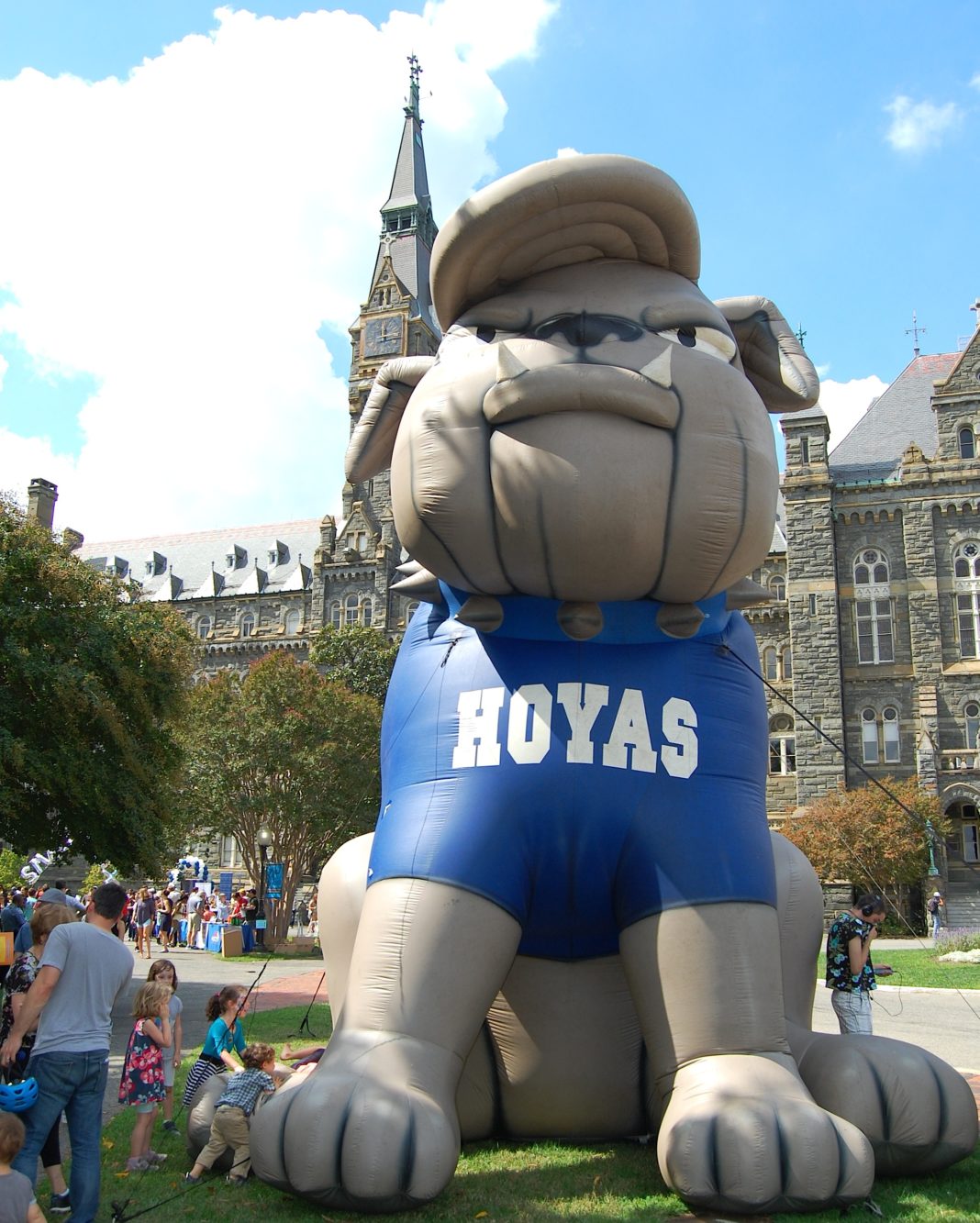 Georgetown Gathers on Healy Lawn | The Georgetowner