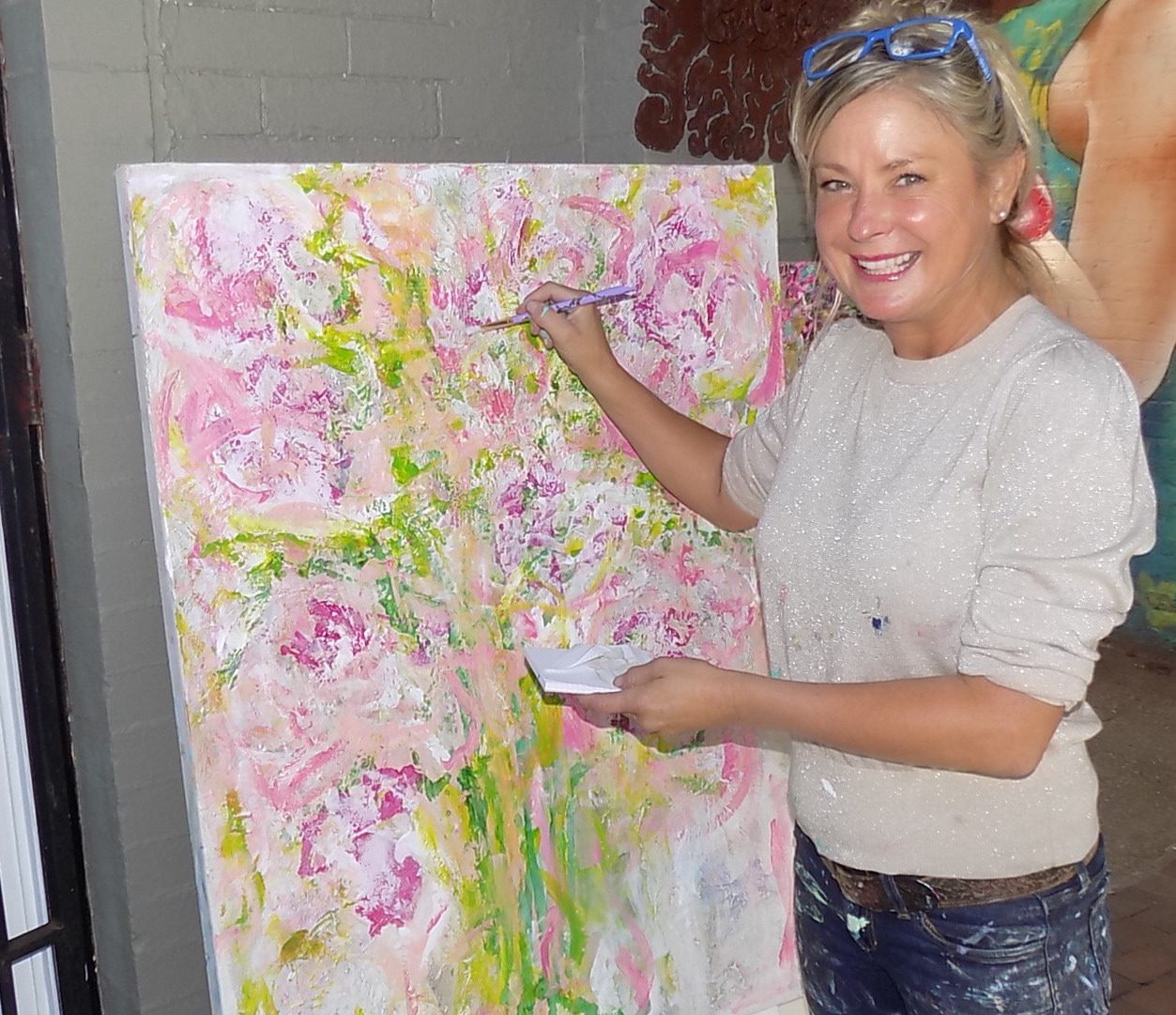 画家Robin Sutliff准备在乔治敦的艺术之夜展现绚丽光彩