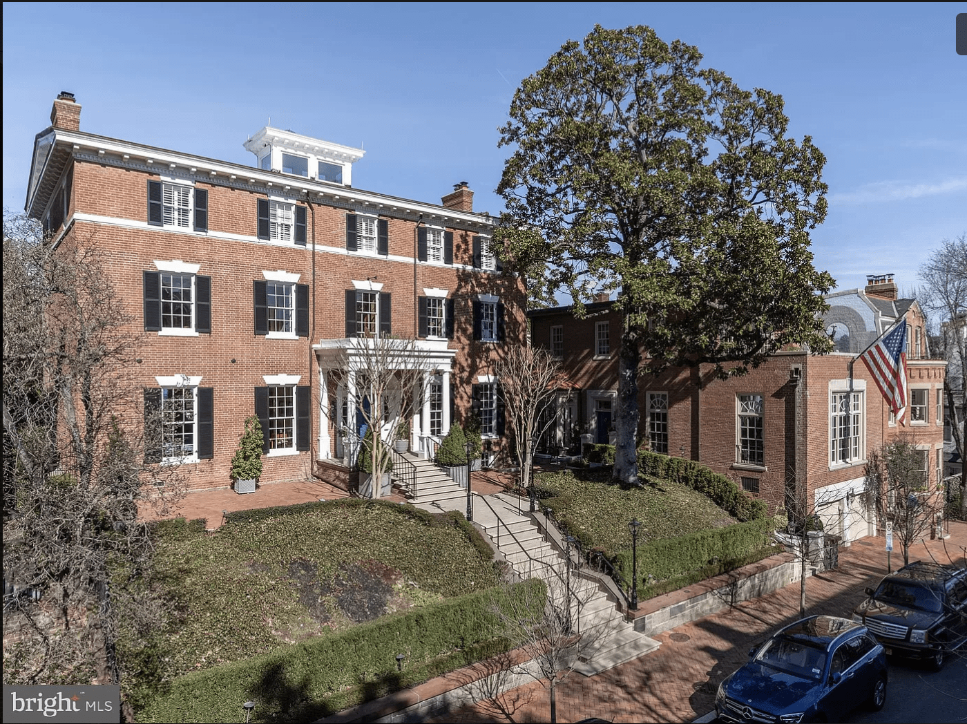 Real Estate: Jackie Kennedy House Auctioned for Under $10 Million - Vimarsana News